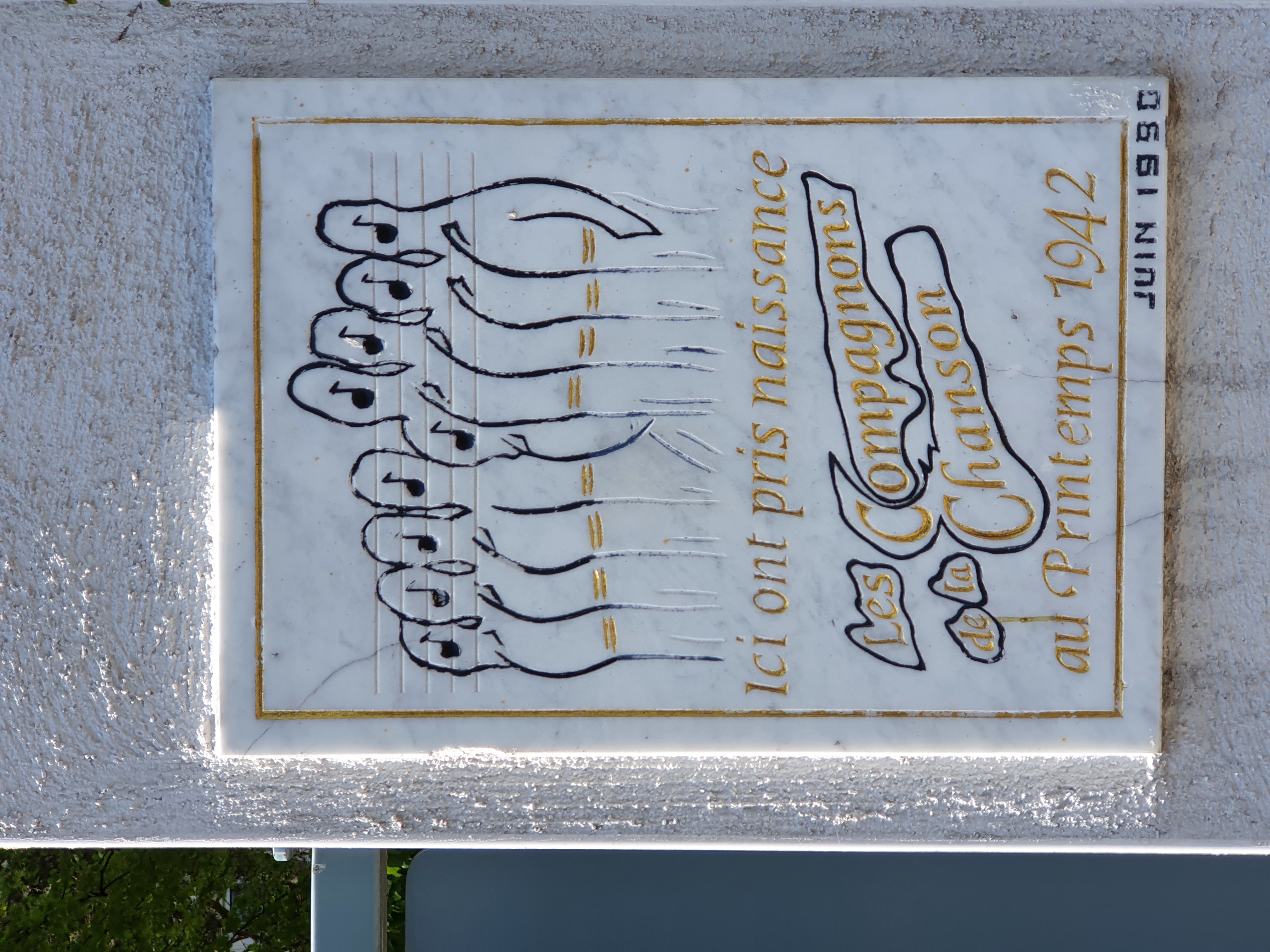 Panonceau de signalisation de la villa où naquit le groupe vocal "Compagnons de la Musique" qui deviendra les "Compagnons de la Chanson" en 1947 Panonceau de signalisation de la villa où naquit le groupe vocal "Compagnons de la Musique" qui deviendra les "Compagnons de la Chanson" en 1947
