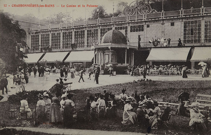 Charbonnières-les-Bains Le Casino et la pelouse