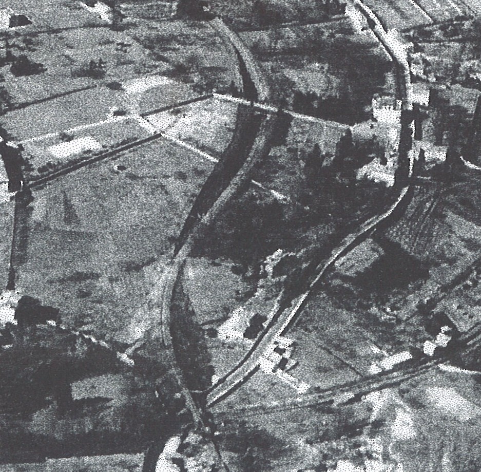 On distingue les trois maisons Charvériat, Gindre et Hoppenot entre l'avenue Barthélemy Buyer et la voie du tacot sur une photo aérienne de 1938 (Géoportail). On distingue les trois maisons Charvériat, Gindre et Hoppenot entre l'avenue Barthélemy Buyer et la voie du tacot sur une photo aérienne de 1938 (Géoportail).