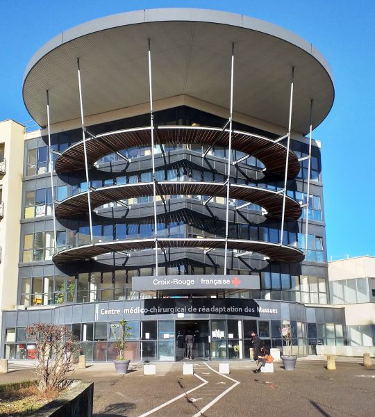 Le Docteur Pierre Stagnara devient le spécialiste du traitement de la scoliose à Lyon. Il épouse Denise Locard, fille du Docteur Edmond Locard, et auront dix enfants. Le Docteur Pierre Stagnara devient le spécialiste du traitement de la scoliose à Lyon. Il épouse Denise Locard, fille du Docteur Edmond Locard, et auront dix enfants.