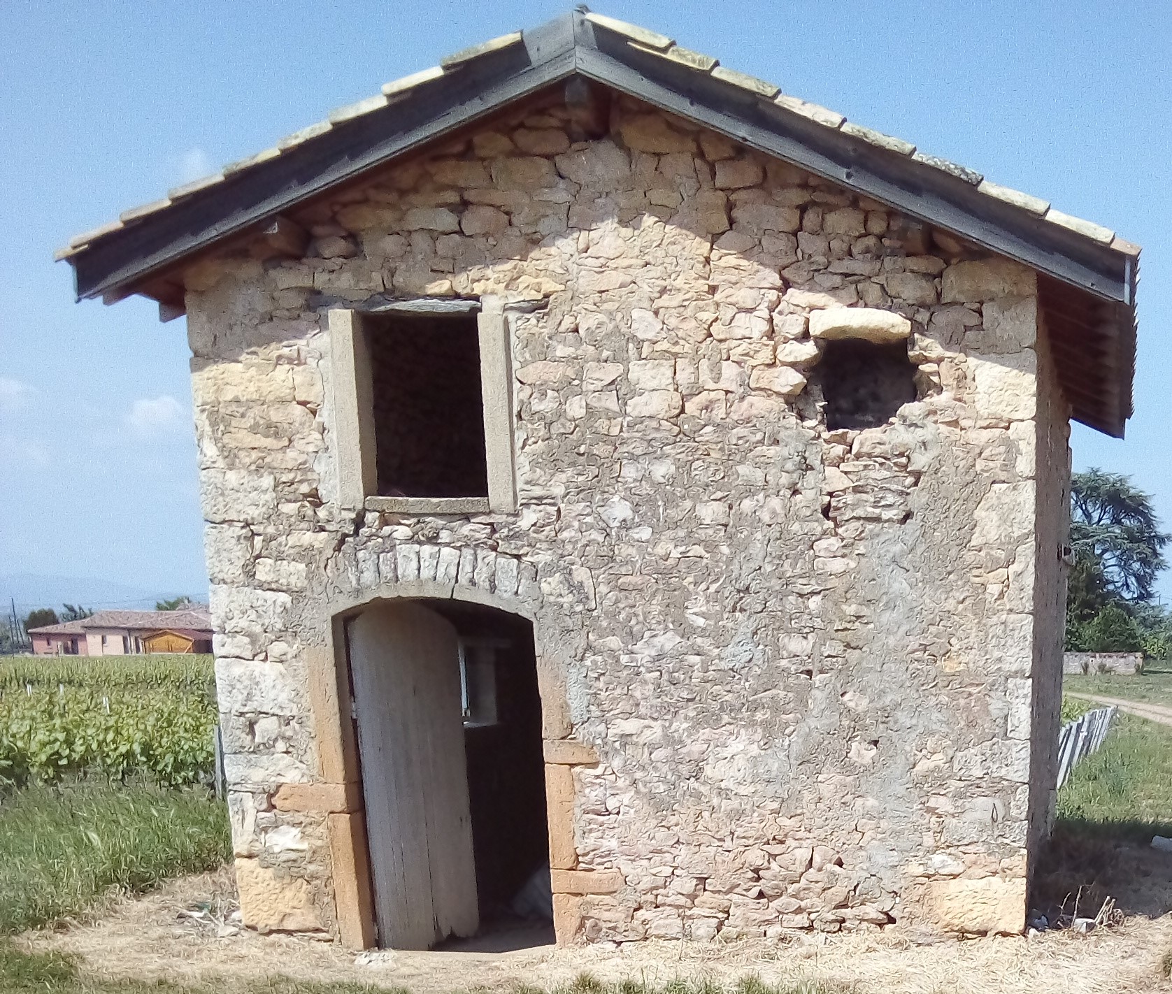 Cabane  ou cadole "Lapierre", maçonnée, daté de 1793 .