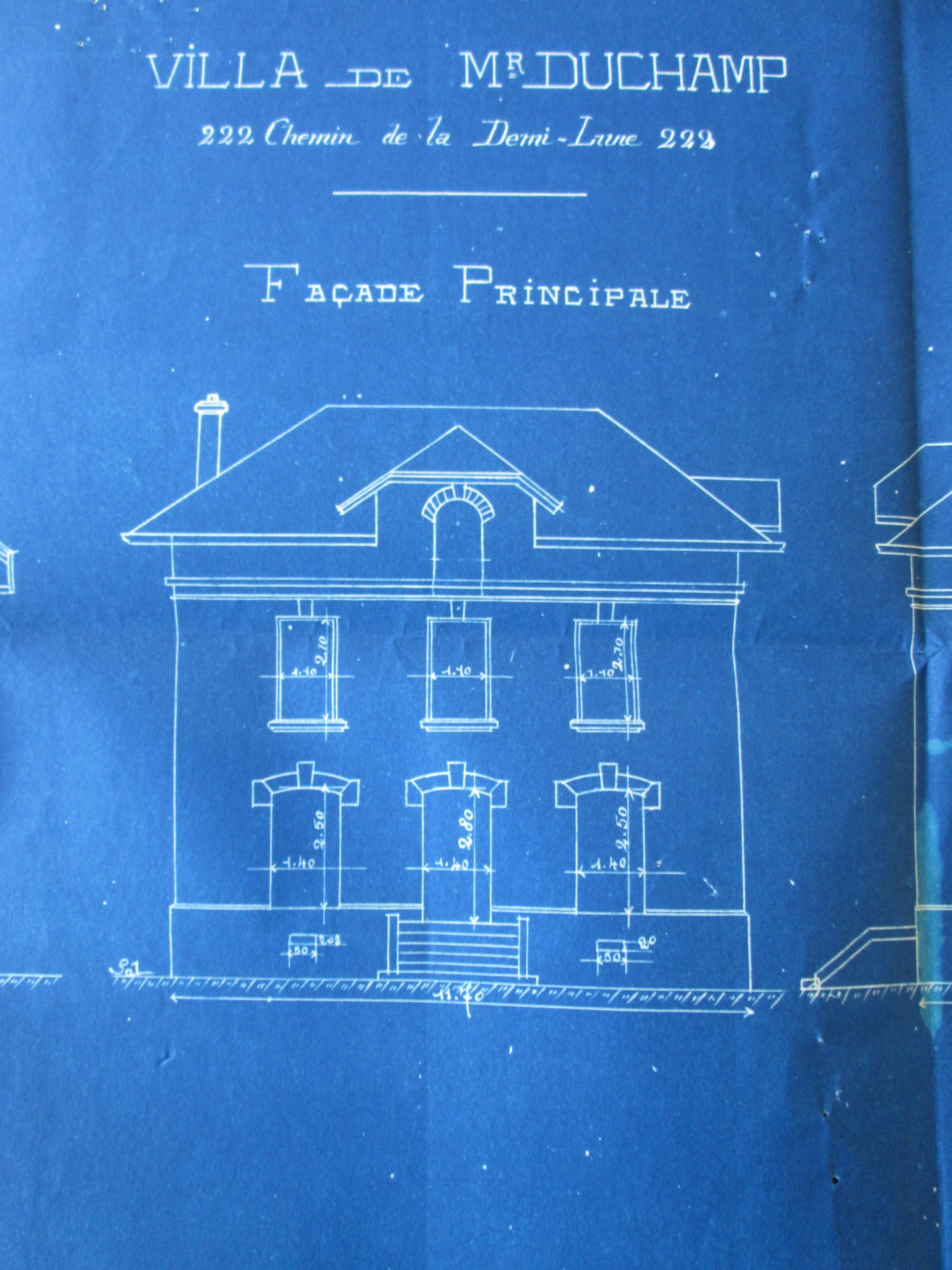 Cette charmante demeure, devenue le club house des joueurs de tennis, a été construite en 1908 par les architectes Lanier et Bonnamour pour M Duchamp. Elle a ensuite été acheté en 1935 par Louis Albert Biard. Cette charmante demeure, devenue le club house des joueurs de tennis, a été construite en 1908 par les architectes Lanier et Bonnamour pour M Duchamp. Elle a ensuite été acheté en 1935 par Louis Albert Biard.