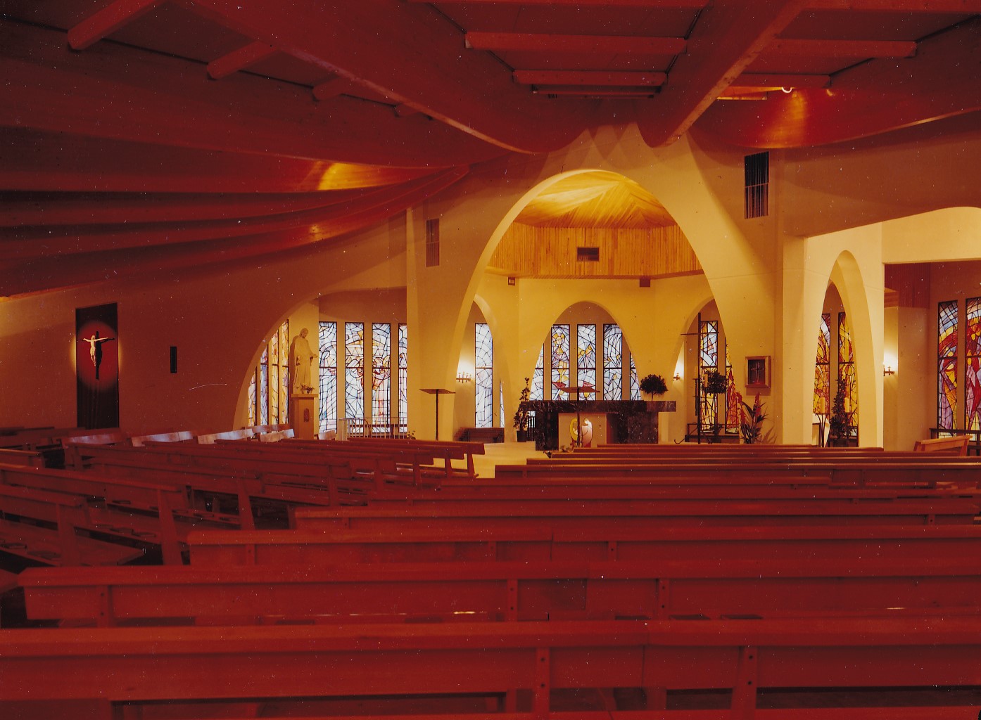 Intérieur de l'église du Point-du-Jour en l'état de son ouverture en 1973 Intérieur de l'église du Point-du-Jour en l'état de son ouverture en 1973