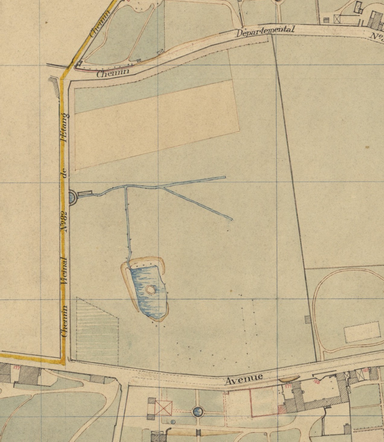 Détail du plan parcellaire de la Ville de Lyon de 1920 montrant le lavoir semi circulaire et ses trois alimentations (AML 5S013). Détail du plan parcellaire de la Ville de Lyon de 1920 montrant le lavoir semi circulaire et ses trois alimentations (AML 5S013).