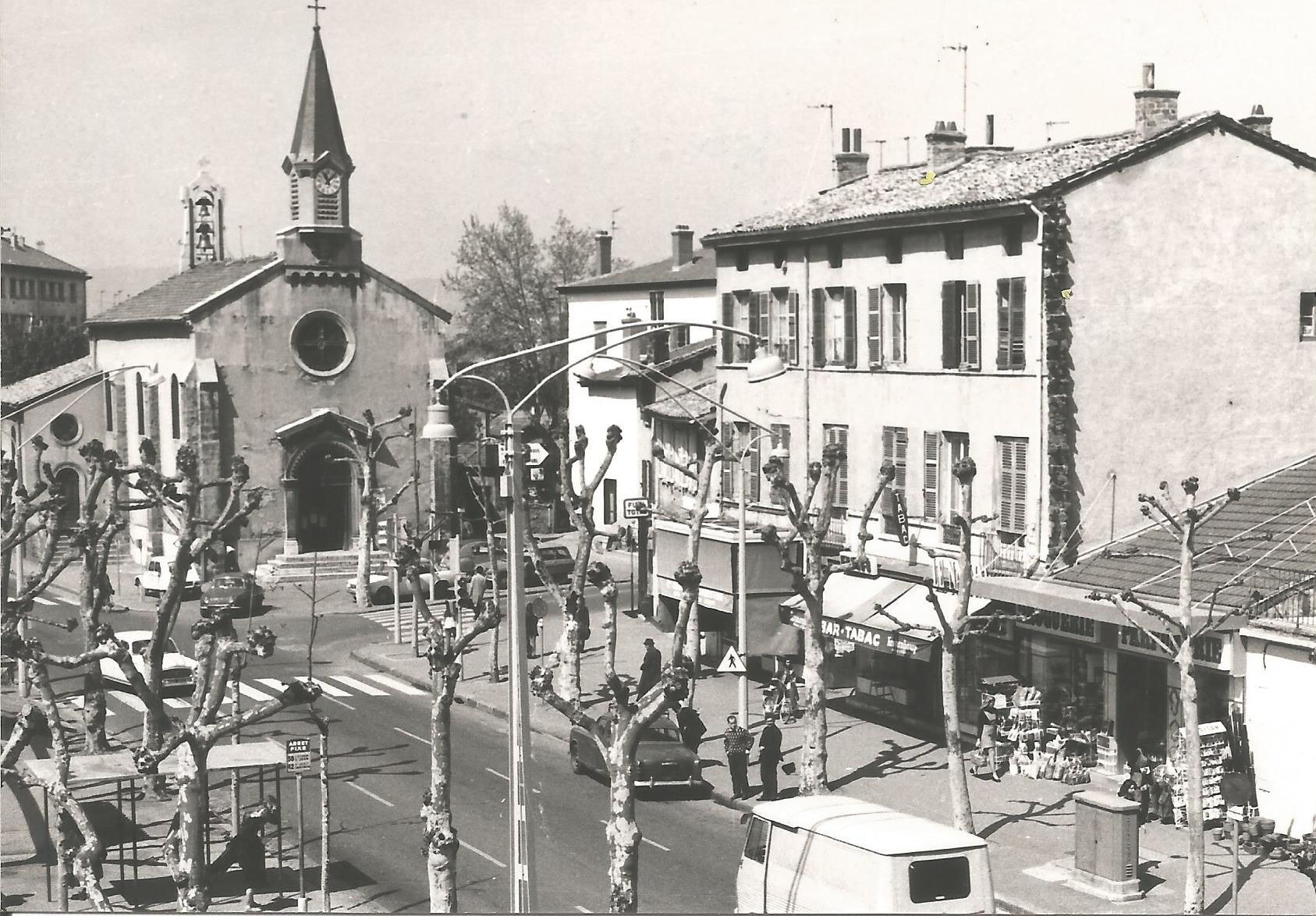 Le Point-du-Jour et son église en 1972 Le Point-du-Jour et son église en 1972